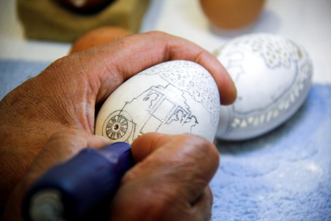 G&ouml;ren hayran kalıyor! Yumurta kabukları sanat eserine d&ouml;n&uuml;ş&uuml;yor