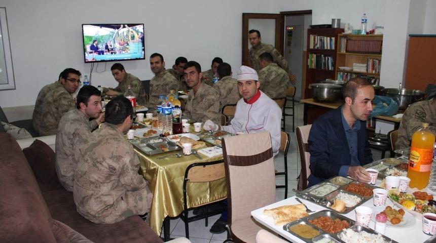Kaymakam Polat Mehmet&ccedil;ikle iftar yaptı