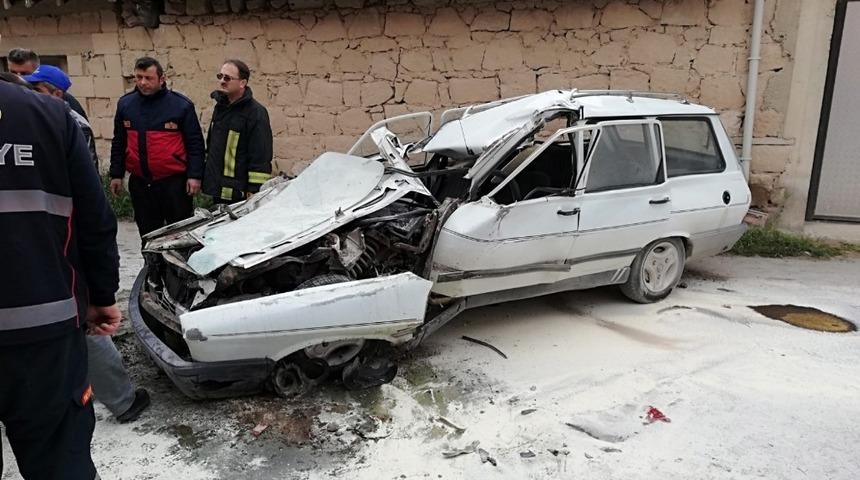 Otomobil tıra çarptı: 1 yaralı