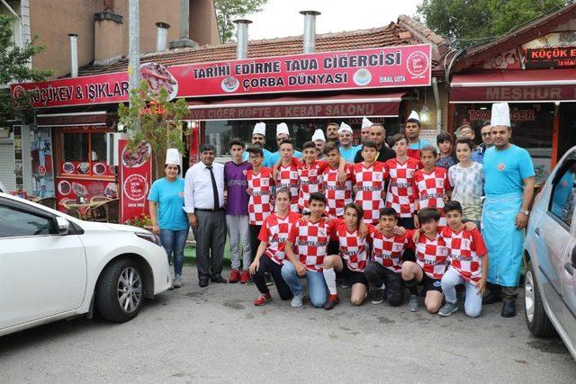 Edirne’de esnaftan genç sporculara destek