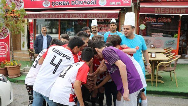Edirne’de esnaftan genç sporculara destek