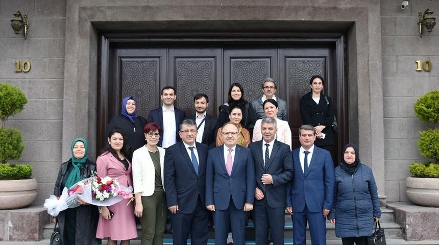 Engelli derneklerinden Vali Tutulmaz&rsquo;a ziyaret