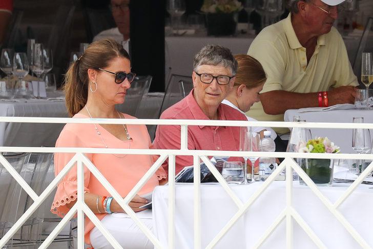 Bill Gates&rsquo;in eşi a&ccedil;ıkladı: Başarılı ve g&uuml;&ccedil;l&uuml; evliliğin sırrı bulaşıkları d&ouml;n&uuml;ş&uuml;ml&uuml; yıkamak!