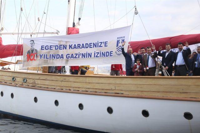 STS Bodrum okul gemisi İzmir Büyükşehir Belediye Başkanı Tunç Soyer’in de katılımıyla Çanakkale’ye uğurlandı