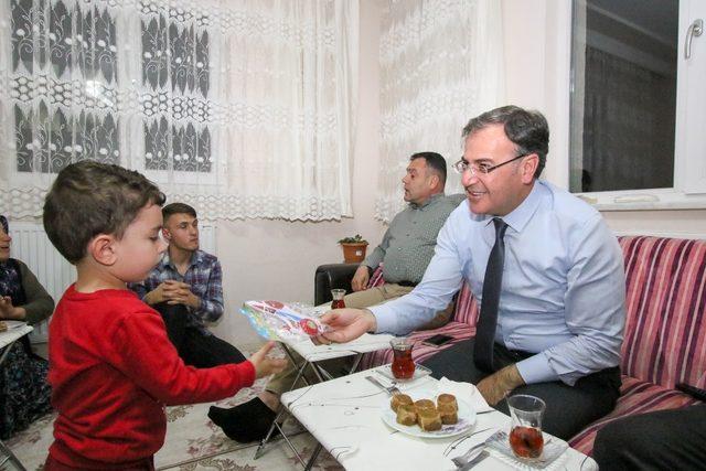 Kaymakam Sezen ve Başkan Özdoğan iftarını görsel ailesi ile açtı