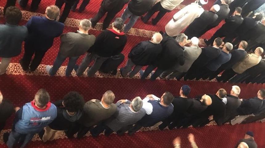 Ramazan’ın ilk cuması camiler doldu taştı