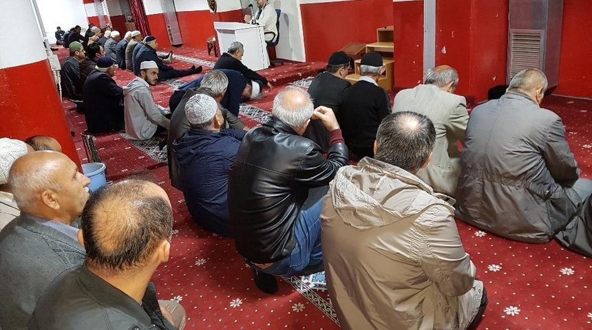 Devrek’te Ramazan Ayının ilk Cuma namazı yoğun bir cemaat ile idrak edildi