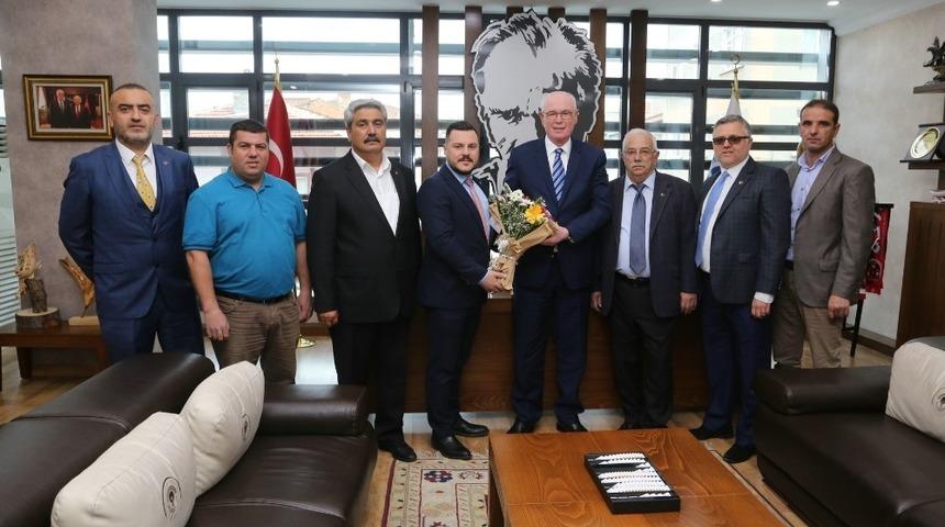 Eskişehir Bakkal ve Bayiler Esnaf Odası&rsquo;ndan Başkan Kazım Kurt&rsquo;a tebrik ziyareti