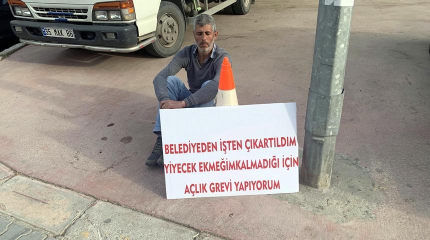 Belediye &ouml;n&uuml;nde a&ccedil;lık grevine başladı