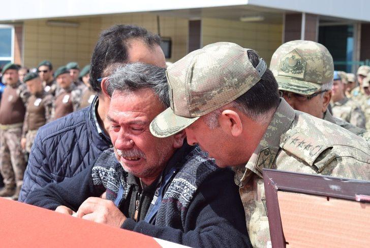 Şehit asker törenle memleketine uğurlandı G3