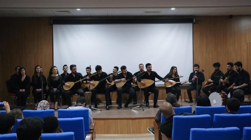 KB&Uuml;&rsquo;l&uuml; &ouml;ğrencilerden mezuniyet konseri