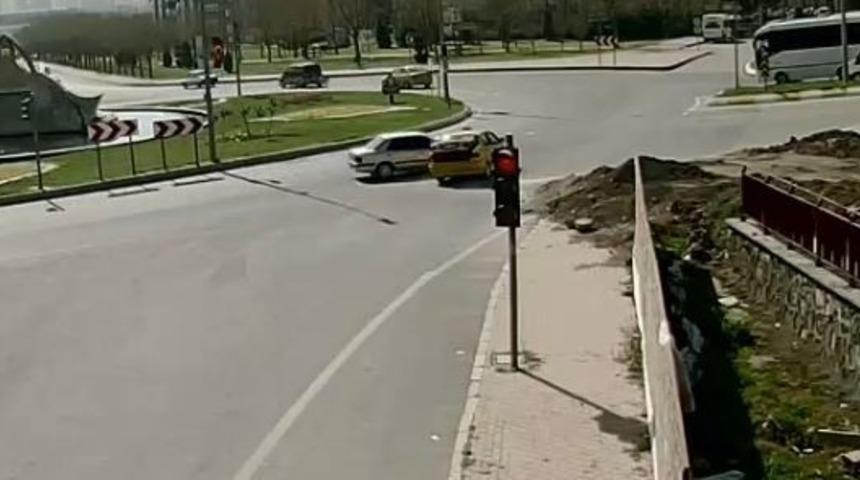 Şanlıurfa&rsquo;da kaza anı g&uuml;venlik kamerasında