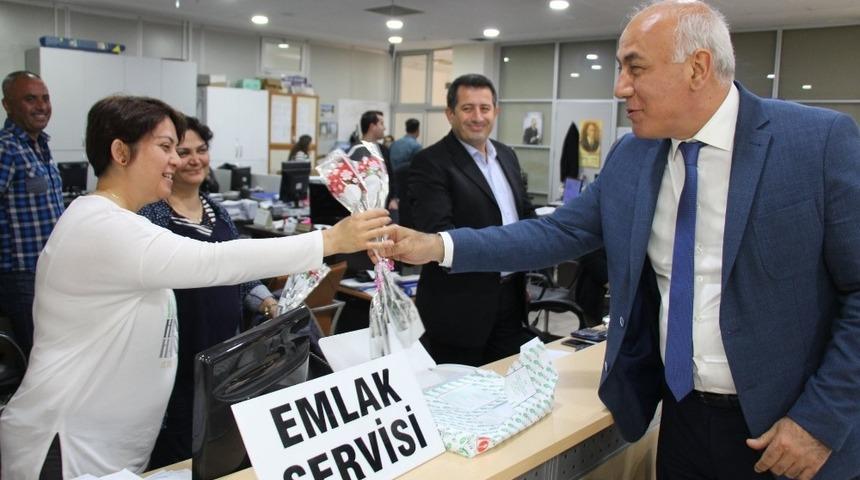 Başkan Tuncel, Anneler G&uuml;n&uuml;&rsquo;n&uuml; unutmadı