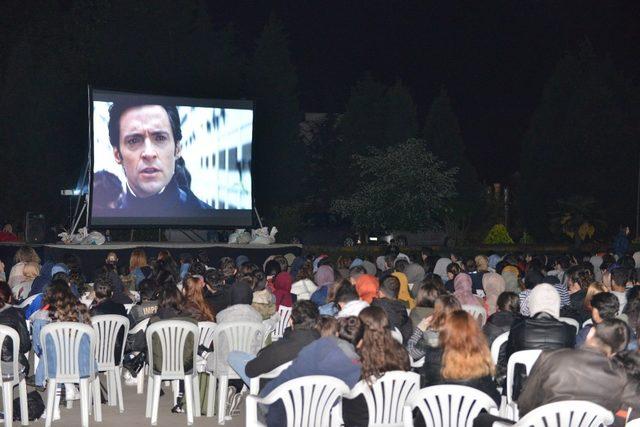 SAÜ’de sinema akşamları prestij ile başladı