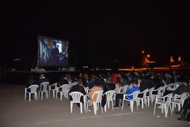 SAÜ’de sinema akşamları prestij ile başladı