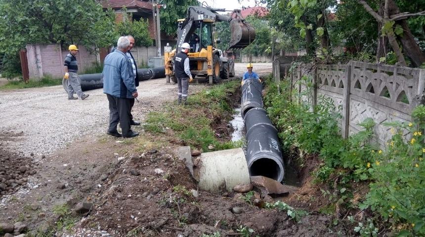 Alt yapı &ccedil;alışmaları K&uuml;&ccedil;&uuml;cek mahallesinde hız kazandı