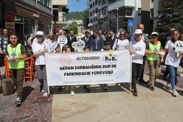 Altınordu’da ‘akran zorbalığına dur de’ yürüyüşü