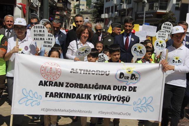 Altınordu’da ‘akran zorbalığına dur de’ yürüyüşü