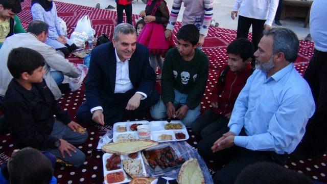 Tencereni ve seccadeni al gel etkinliğiyle