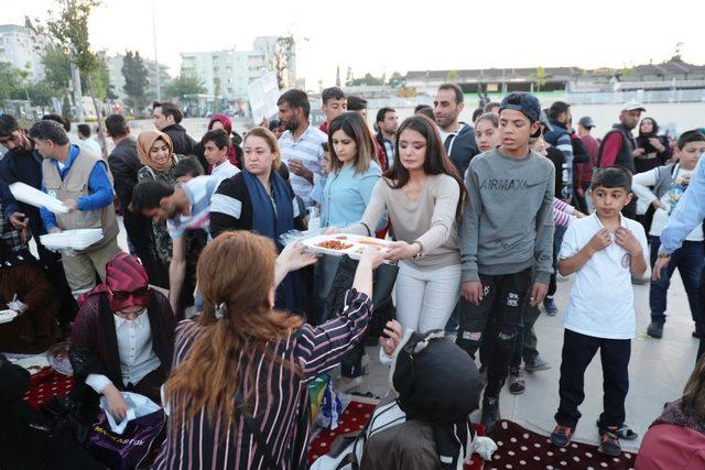 Tencereni ve seccadeni al gel etkinliğiyle