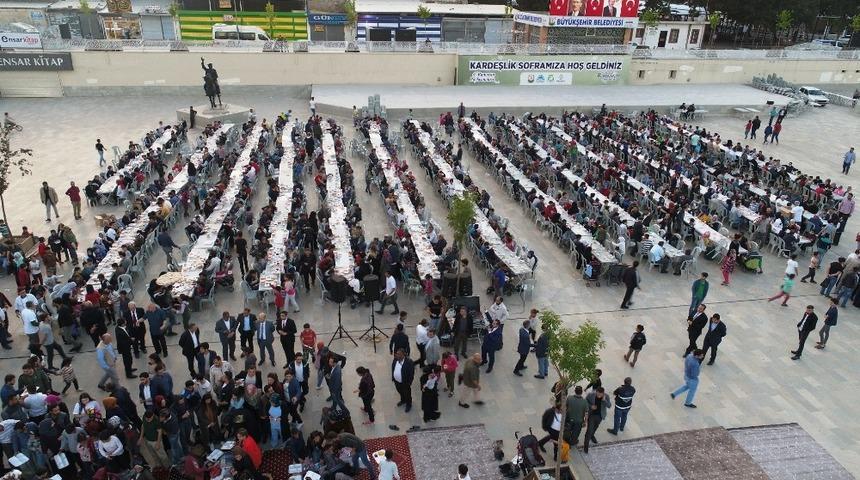 Tencereni ve seccadeni al gel etkinliğiyle