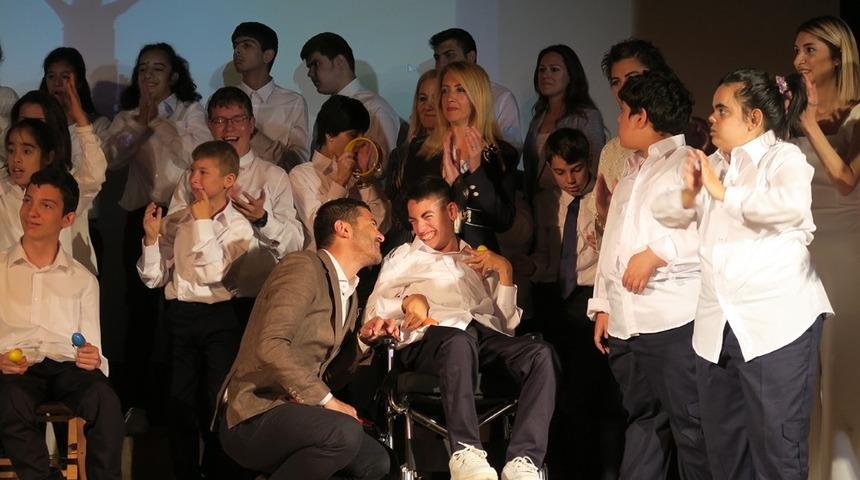 &Ouml;zel eğitim &ouml;ğrencileri, Fo&ccedil;a&rsquo;da g&ouml;steri sundu