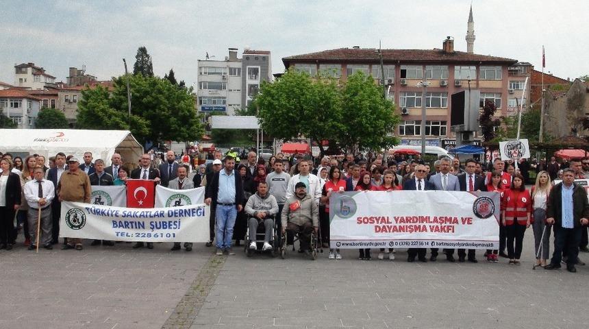 Engelli vatandaşlar farkındalık için yürüdü