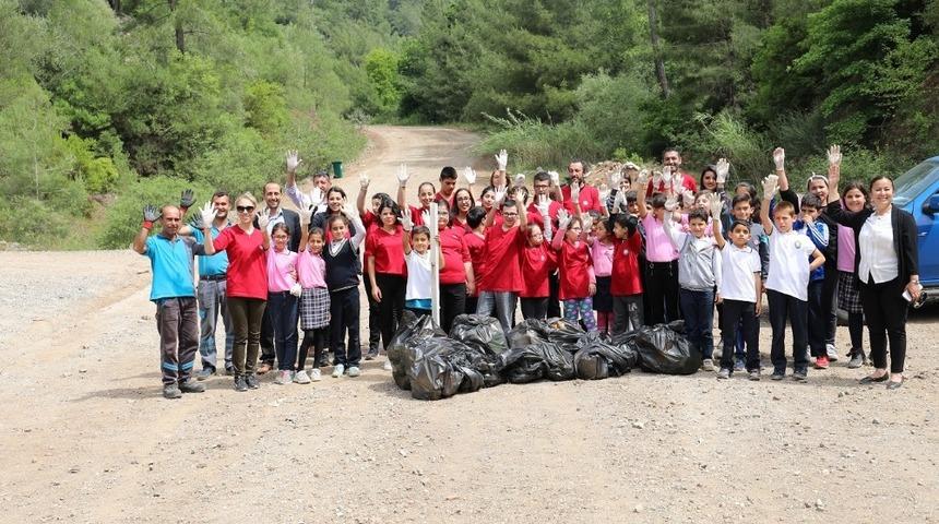 &Ouml;zel &ouml;ğrenciler orman ve sokakları temizlediler