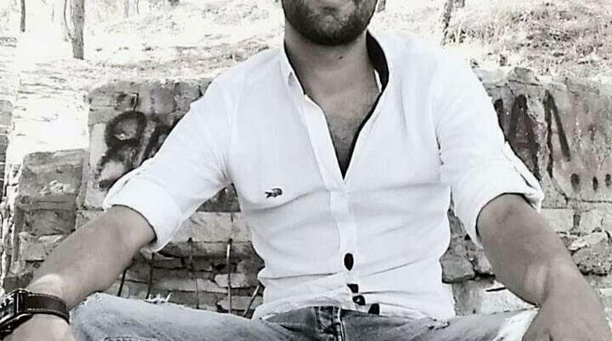 Evlerinde &ouml;l&uuml; bulunan iki arkadaş toprağa verildi