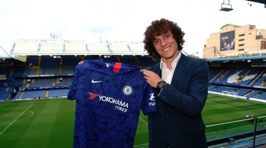 Chelsea David Luiz'in sözleşmesini 2021'e kadar uzattı