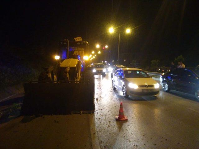 Hatay&rsquo;da 2 otomobil ve bir kep&ccedil;e birbirine girdi 1