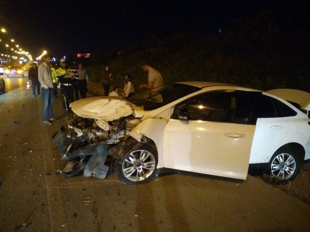 Hatay&rsquo;da 2 otomobil ve bir kep&ccedil;e birbirine girdi 2