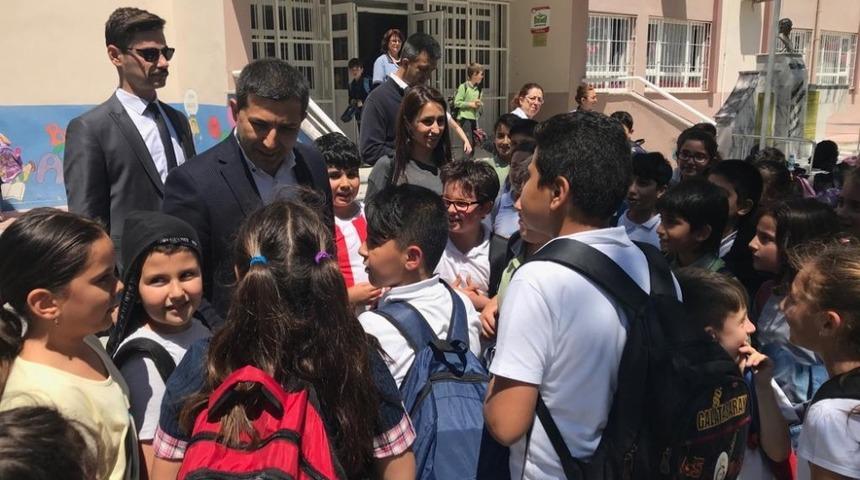 Günel, ilkokul öğrencileriyle buluştu