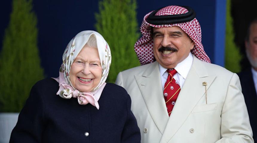 Kraliçe 2. Elizabeth'in Bahreyn Kralını ağırlaması tepki çekti