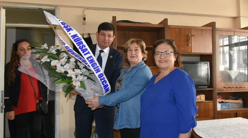 Başkan Özcan’dan kadın derneklerine Anneler Günü ziyareti