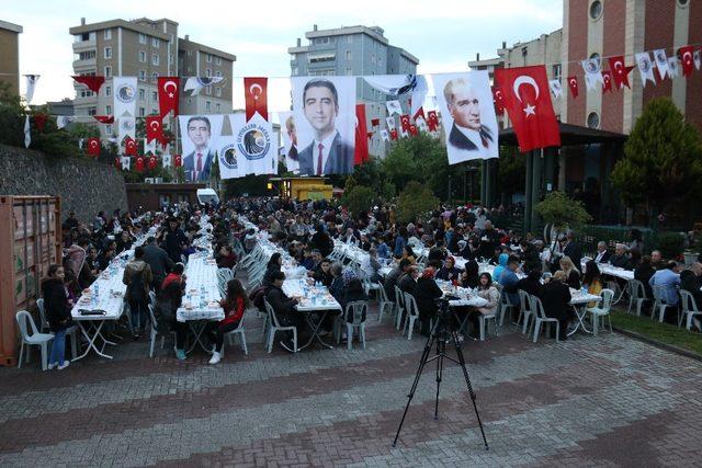 Uğur Mumcu’da  2 bin Kartallı birlikte iftar yaptı