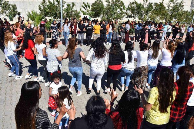 Kadın cezaevinde ‘Anneler Günü’ halayı