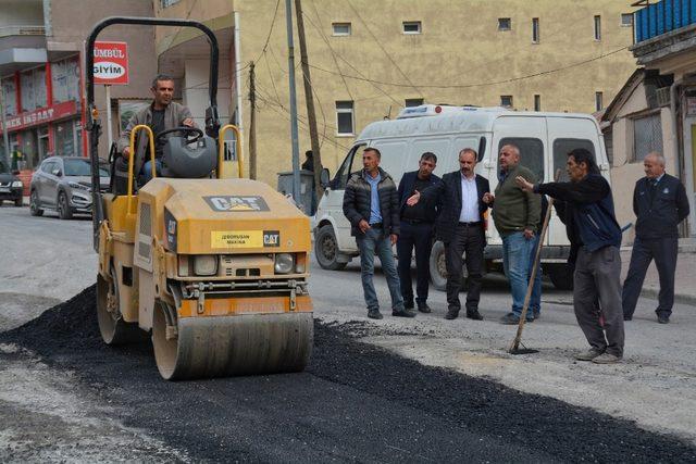 Belediye asfalt yama çalışmalarına başladı