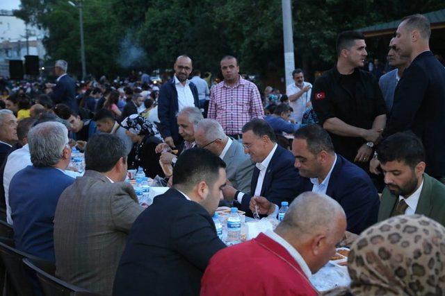 Hatay Büyükşehir Belediyesi Dörtyol’da iftar verdi