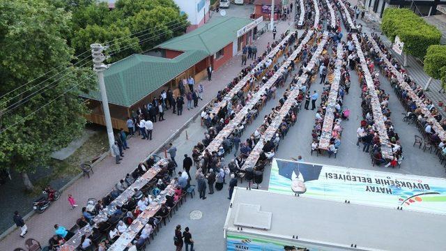 Hatay Büyükşehir Belediyesi Dörtyol’da iftar verdi