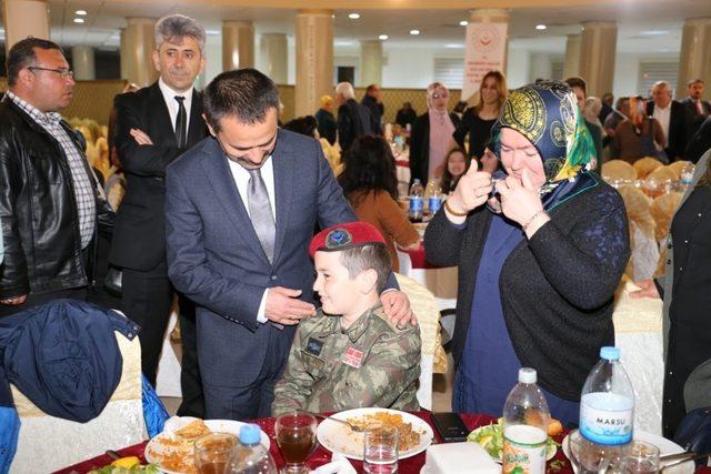 Vali Aktaş, Şehit Aileleri ve Gazilerle iftarda bir araya geldi