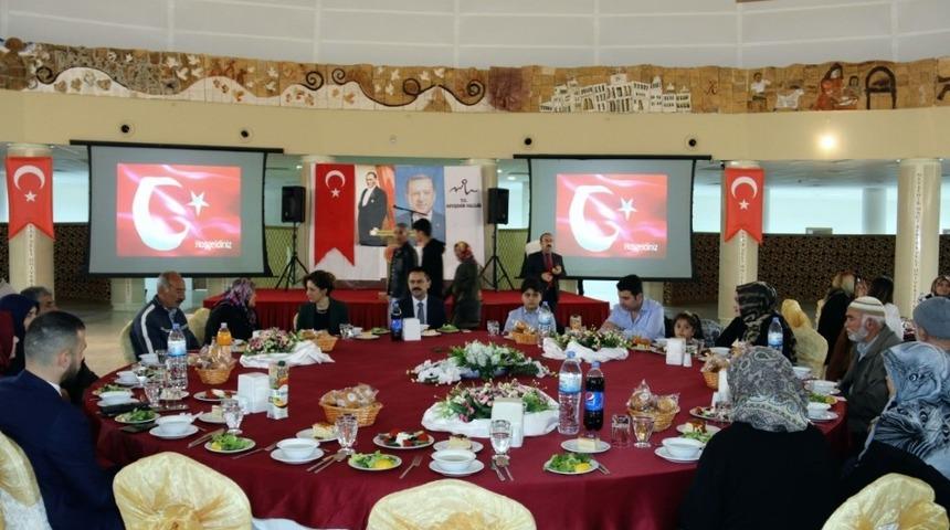 Vali Aktaş, Şehit Aileleri ve Gazilerle iftarda bir araya geldi