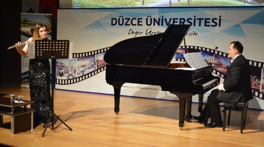 D&uuml;zce &Uuml;niversitesi&rsquo;nde fl&uuml;t-piyano resitali ger&ccedil;ekleştirildi