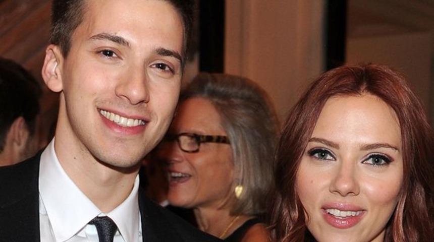 Scarlett Johansson'ın yanındaki bu adamı tanıdınız mı?