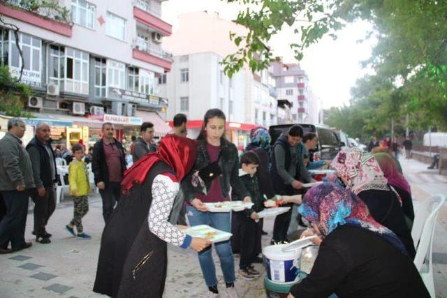 Çan’da vatandaşlar ve  esnaflar iftar  verdi