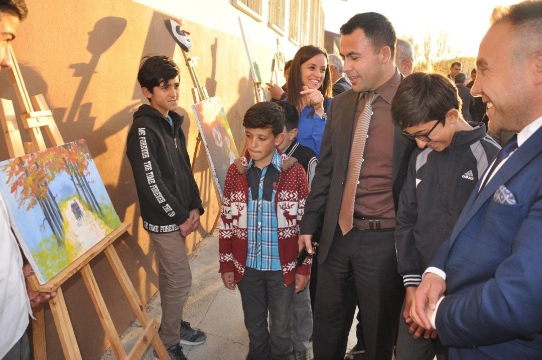 Bulanık&rsquo;ta &ouml;ğrencilerden resim sergisi ve Ramazan g&ouml;sterisi