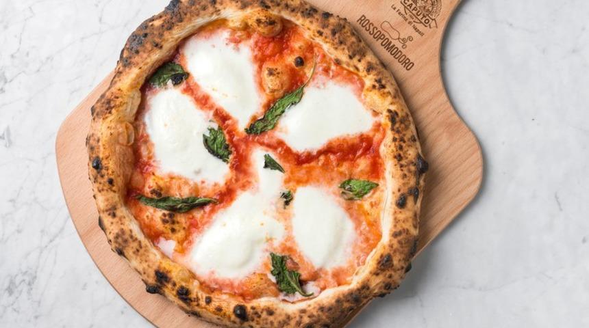 Pizza Aşktır: Evde Harika Pizzalar Yapmanın Sırları