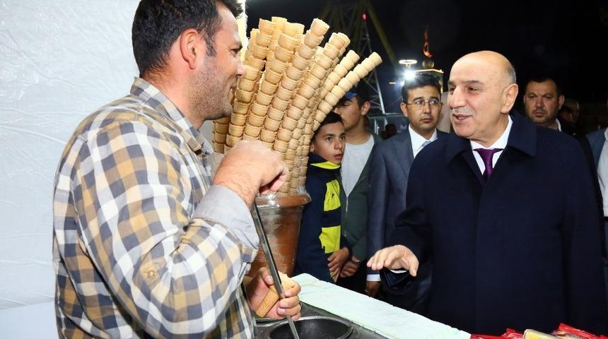 Ensar Kardeşler konseri Ramazan-ı Şerifi g&ouml;n&uuml;llerde yaşattı