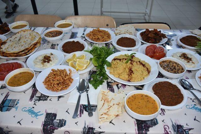 Yemek kursunda yapılan yöresel yemekler iftar sofrasında
