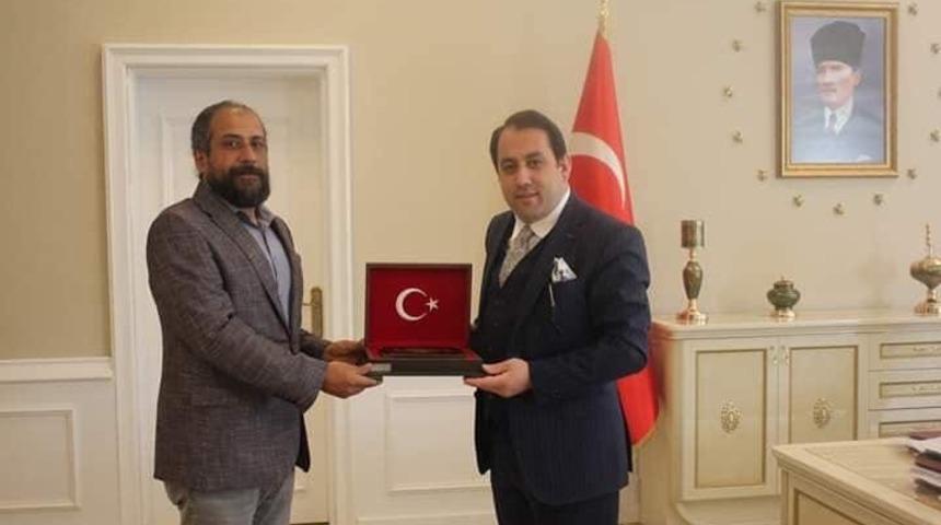 Darende&rsquo;de &ccedil;ift&ccedil;i dostu kaymakam